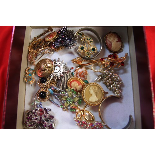 141 - A box of costume jewellery