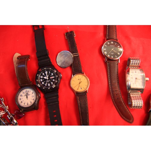 162 - A bag of assorted watches