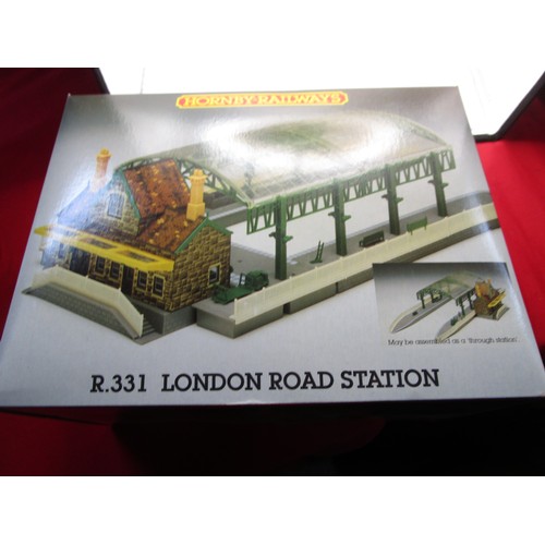 143 - Hornby London Road station boxed .