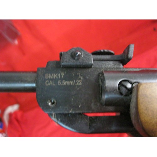 309 - An SMK model 17 .22 calibre air rifle in full working order and very good cosmetic condition