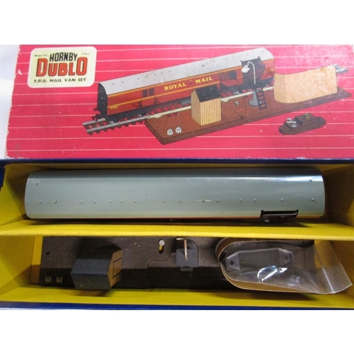 174 - A mint boxed hornby dublo royal mail coach for two or three rail running in original box