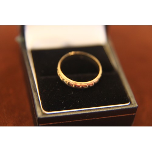 64 - A 9 carat gold wedding band, approx weight 1.53g