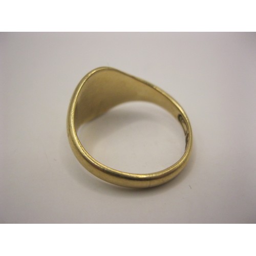 138 - A 9 carat gold gentleman's signet ring size M, approx weight 3.3g