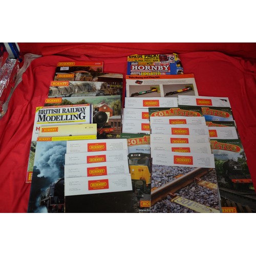 131 - A selection of Hornby Catalogue from the early 2000s along with collectors club magazines approx,20 ... 