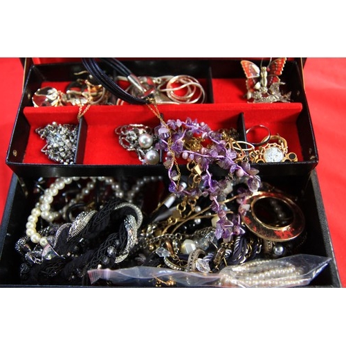 104 - Box of good quality Costume Jewellery,  (mostly necklaces)