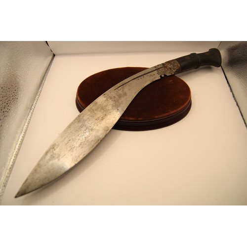 25 - A WW1 military Mark II Gurkha Kukri in original leather-covered wooden scabbard, stamped for maker D... 