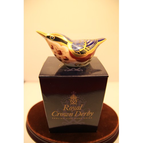 56 - Royal Crown Derby Nuthatch Paperweight.  Gold Stopper and Boxed (box slightly a/f)