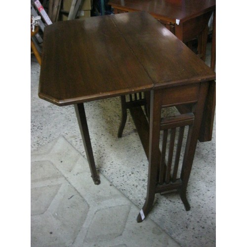 8 - A vintage Sutherland table in good order