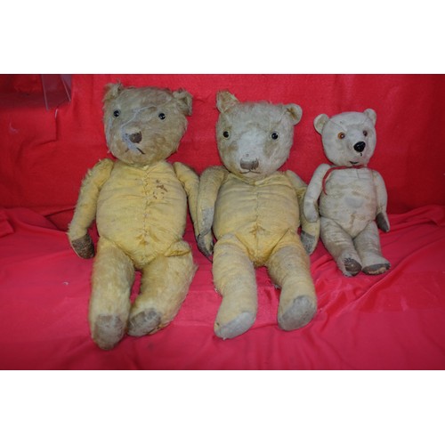 81 - Three teddy bears, first quarter 20th century, the larger two each at about 53cm with straw-stuffed ... 