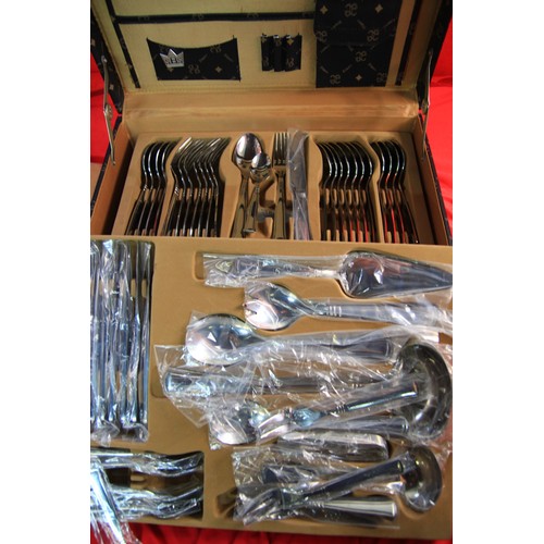 10 - Vintage cased Canteen of Cutlery by SBS in a very nice carry case.