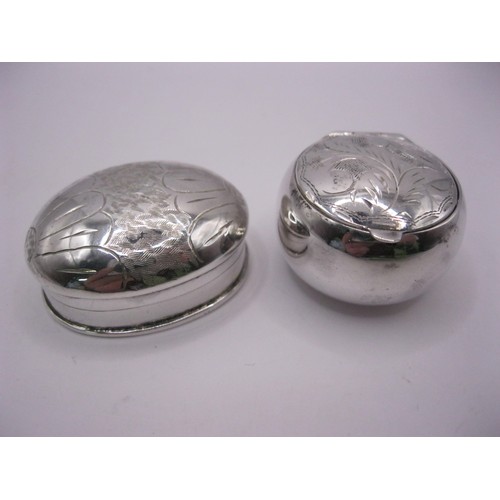94 - A pair of sterling silver snuff- or pill-boxes, nicely decorated to covers