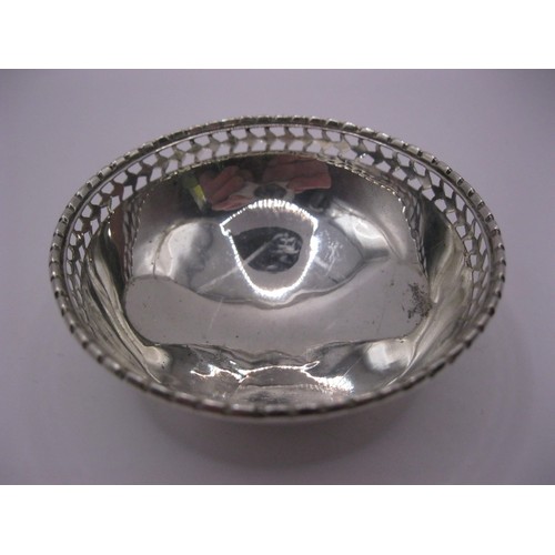 101 - A small sterling silver footed trinket bowl with pierced gallery top, hallmarked for Birmingham 1923... 