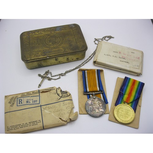 155 - A pair of WW1 medals in original packaging to 9425 A.Sgt W G Tough Gordons, all in a Princess Mary 1... 
