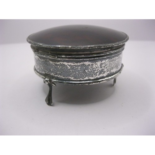 142 - A sterling silver ring pot with tripod feet and tortoiseshell lid, hallmarked for Birmingham, date l... 