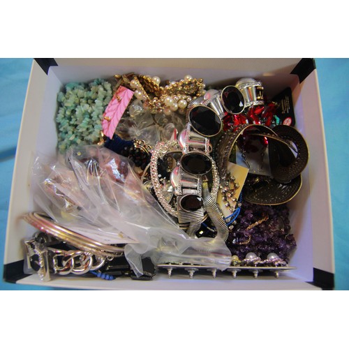 262 - Box of costume jewellery