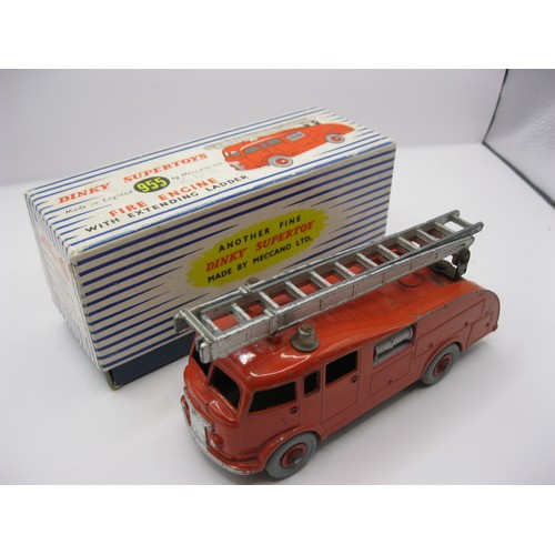 193 - A Dinky Supertoys #955 Fire Engine with Extending Ladder, boxed, very good condition