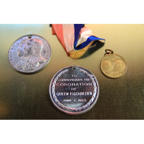 118 - A selection of British Coins and four Commemorative Medals