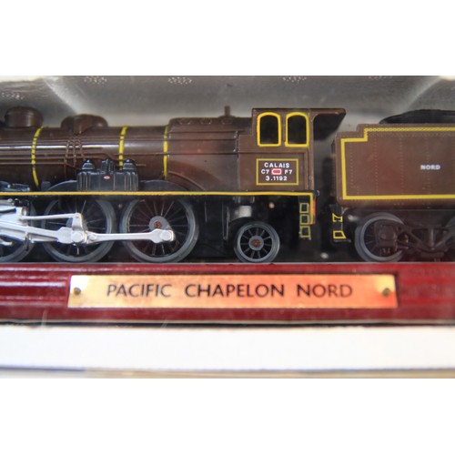 4 - Two Stationary engines in Plastic A4 Class Mallard and a 
Pacific Chapelon Nord
00 Gauge No.2 Enclos... 