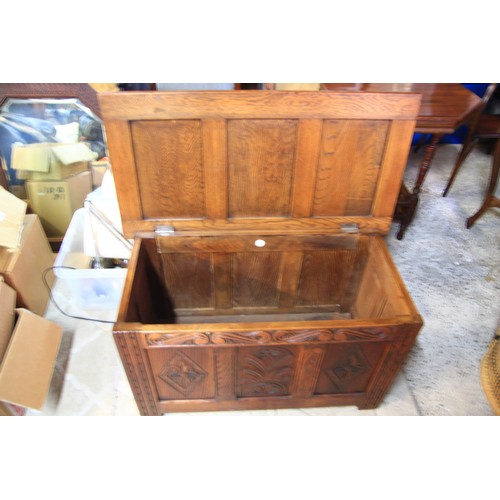 69 - A vintage wooden blanket box in excellent condition