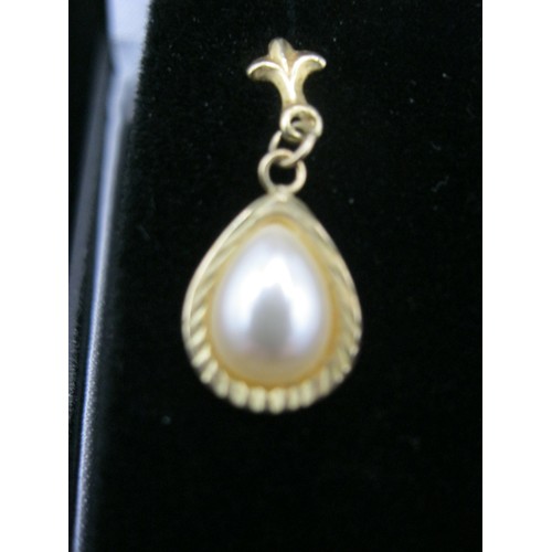 300 - A pair of 9 carat gold pearl drop earrings