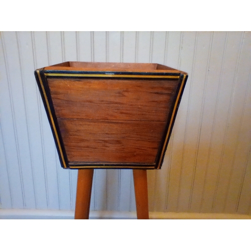 311 - A 1960s wooden plant stand on Sputnik legs, small area of trim missing, 25