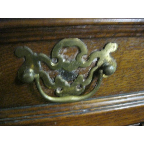 195 - An 18th Century Georgian chest of drawers with apparently original brass furniture, no keys, require... 