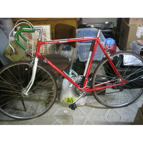 140 - A vintage Emmelle Team Captain racing bike in good condition