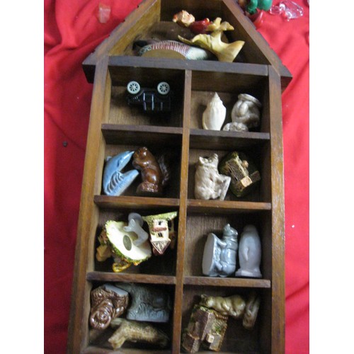 281 - A box of mainly miniature ornaments including Wade and others