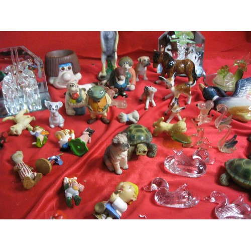 281 - A box of mainly miniature ornaments including Wade and others