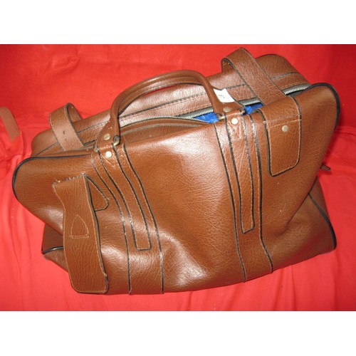 87 - Brown leatherette travel bag