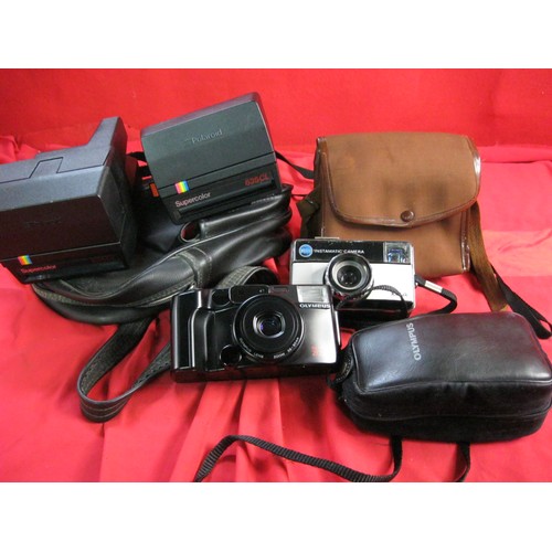 68 - Mixed lot of Vintage Cameras, including Polaroid