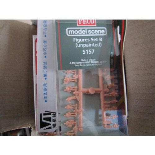 48 - Noch 38401 n gauge figures sealed in packet ,Preiser part used 79007 unpainted figures,VT hobby mode... 