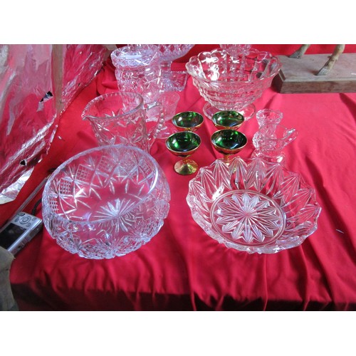 176 - Assorted glassware - an Edinburgh International fruit bowl, a moulded glass bowl on square foot, a b... 