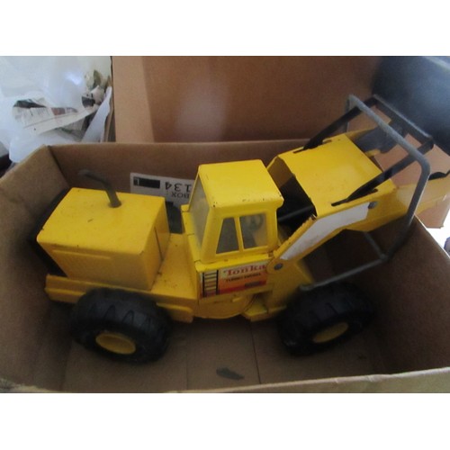 3 - Two Tonka front bucket earth movers one smaller scale unboxed but in very good condition having very... 