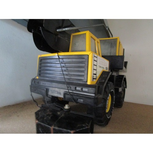 4 - Tonka crane bucket excavation earth moving lorry in very good condition but some small repairs to ar... 