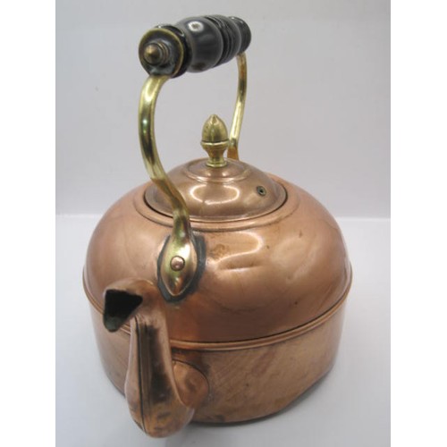 39 - A hand hammered copper kettle with rivetted handle with a matching spirit burner in decorated heatin... 