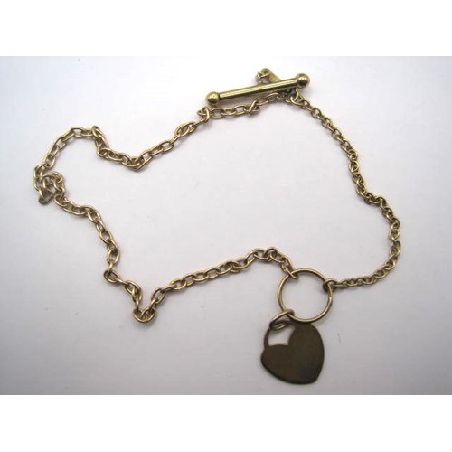 45 - A 9 carat gold bracelet with heart pendant and fob bar attached, 9 1/2