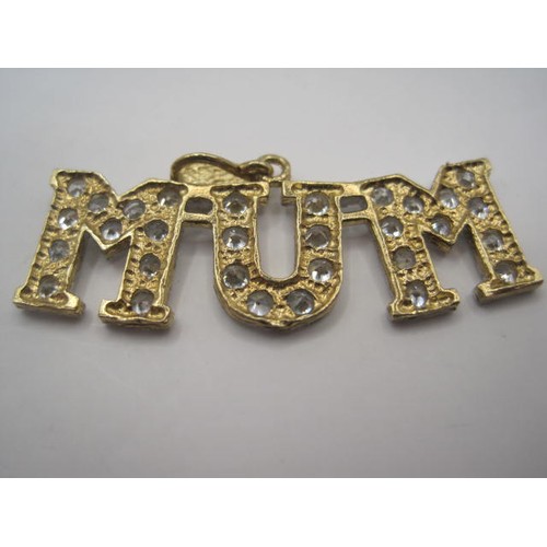 52 - A 9 carat gold and clear stone pendant spelling the word 'MUM', approx 1 1/2