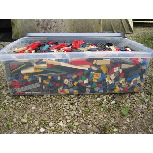 203 - An assortment of Lego bricks and a few components, contained in a plastic crate with grey lid.