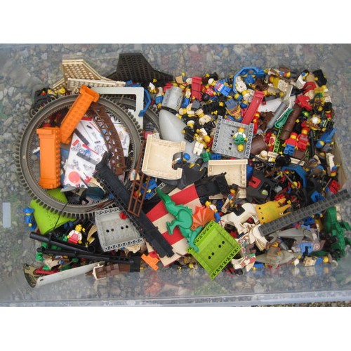 213 - Various Lego figures including wild west, general workers, assorted bricks and components, and a par... 