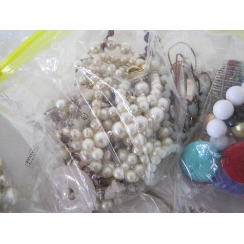 124 - A tray of assorted costume jewellery, mainly necklaces of colourful beads and simulated pearls, and ... 