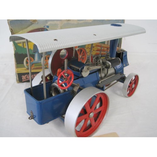 251 - A Wilesco Dampftraktor Traction Engine D40 in excellent condition, in original box - some storage we... 