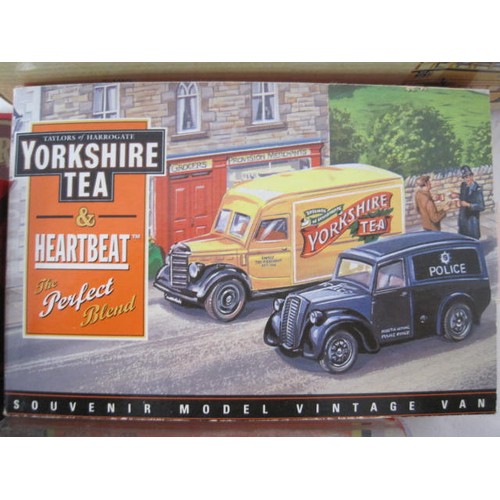 150 - A selection of die cast models of vintage buses, cars and vehicles, including Corgi Commercials Guy ... 