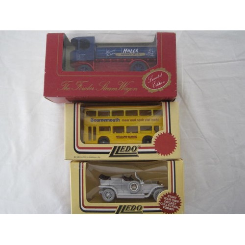 150 - A selection of die cast models of vintage buses, cars and vehicles, including Corgi Commercials Guy ... 