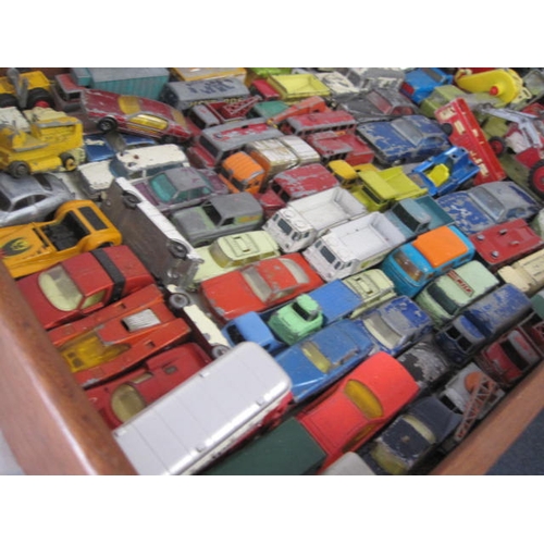 281 - A large tray of mixed Corgi and Lesney Matchbox die cast vehicles, in mixed order