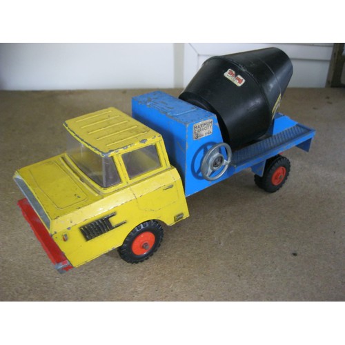 122 - A Triang cement mixer in good original condition