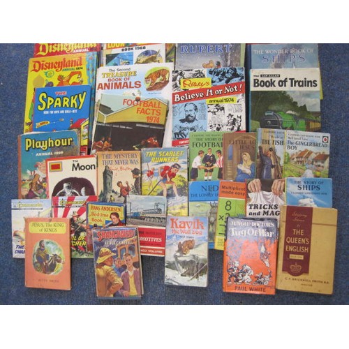 265 - A box of vintage children's annuals including Victor and others