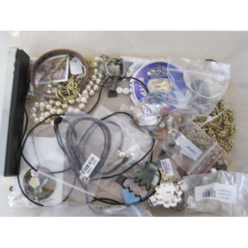 70 - A tub of costume jewellery