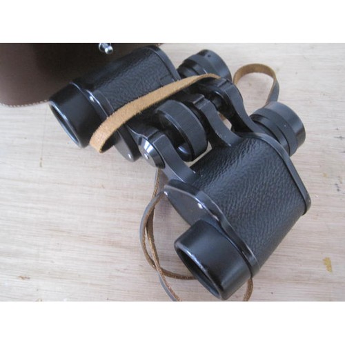 123 - Ross London 8X30 Steptron 21197 binoculars in leather case.  A/F the optics are dusty externally, hi... 