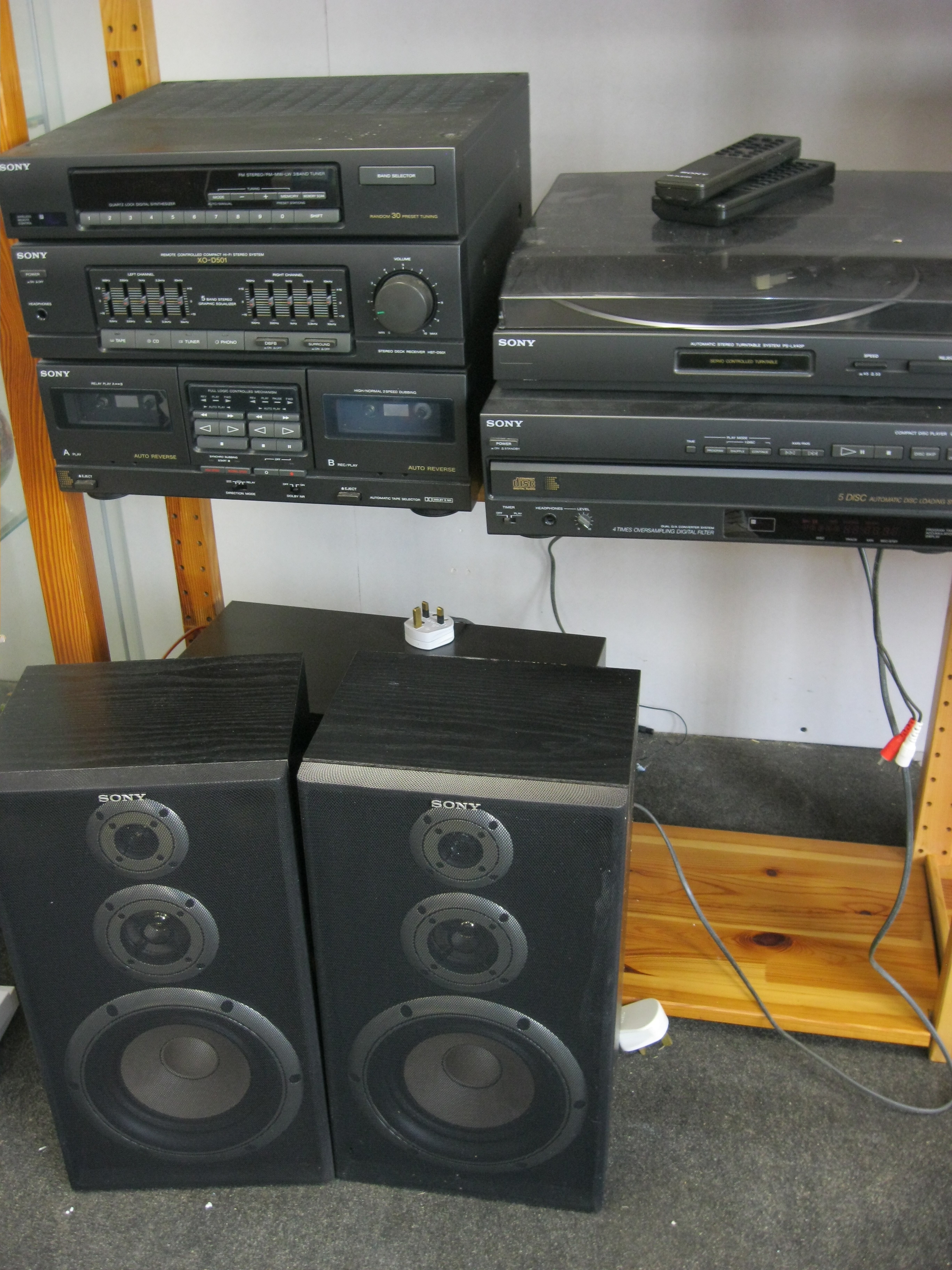 Sony XO-V505 オーディオ A Sony Hi-Fi stereo system comprising of turntable (PS-LX40P